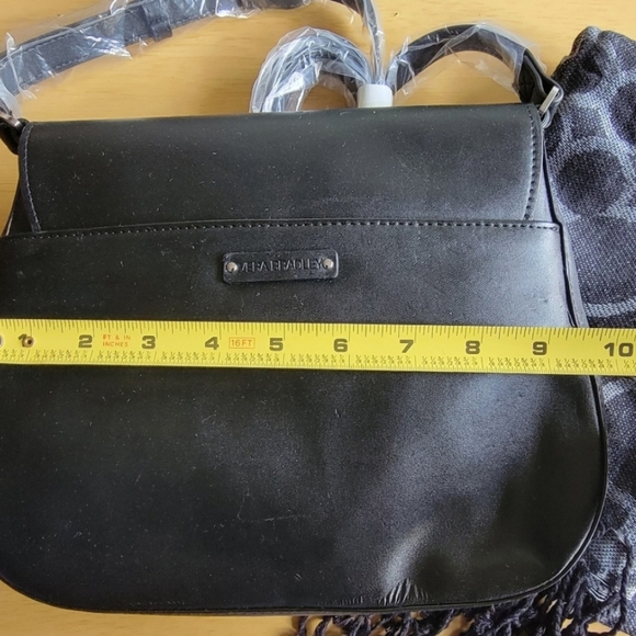 VERA BRADLEY & DISNEY  Black and White Women's Crossbody Bag. NWT* - Picture 8 of 9